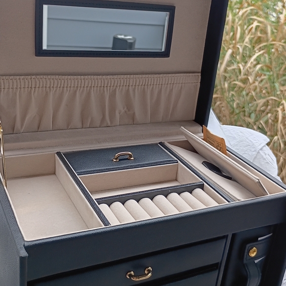 WOLF Jewelry - WOLF Black and Gold Jewelry Box
